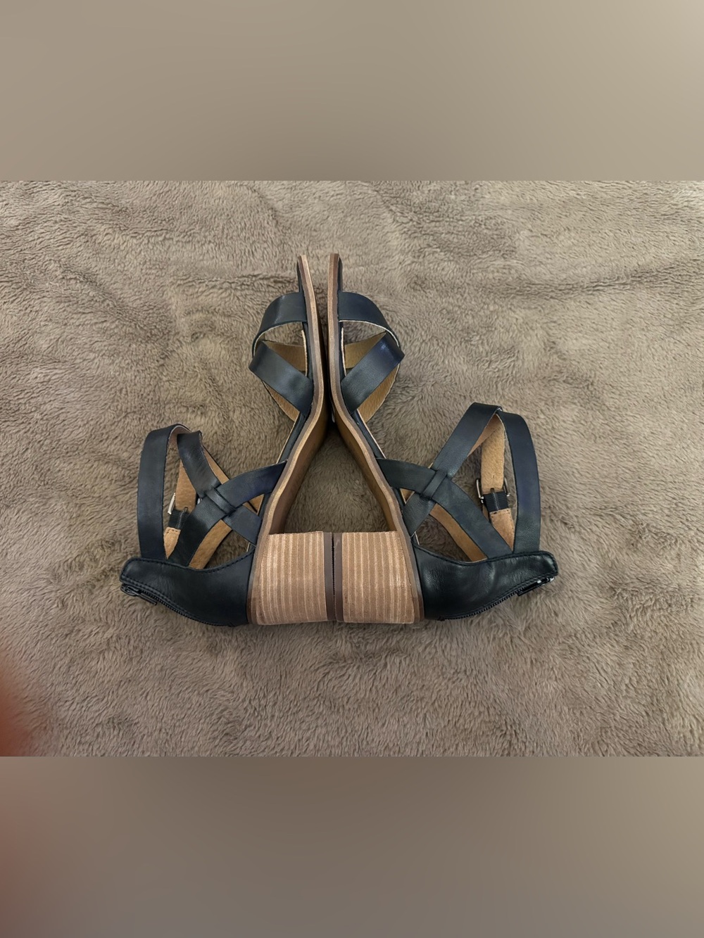 le chateau brand new leather Black crisscross ankle strap wood Block Heel Sandal